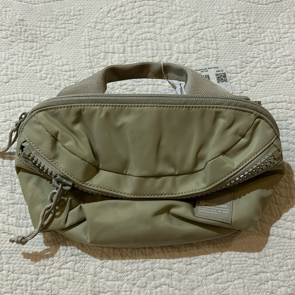 Lululemon All Day Essential Belt Bag. NWT